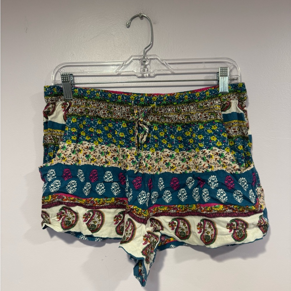 American Eagle paisley multi‎ colored flowy shorts